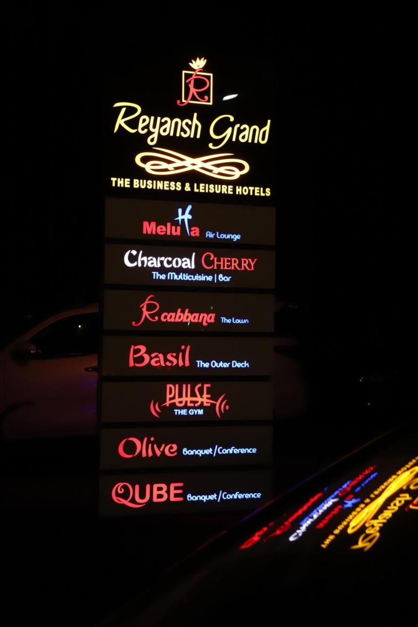 Hotel Reyansh Grand Boisar Extérieur photo