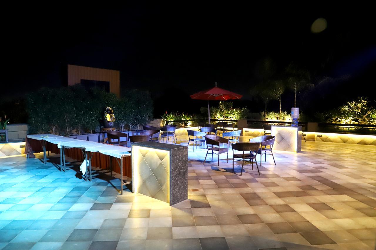 Hotel Reyansh Grand Boisar Extérieur photo