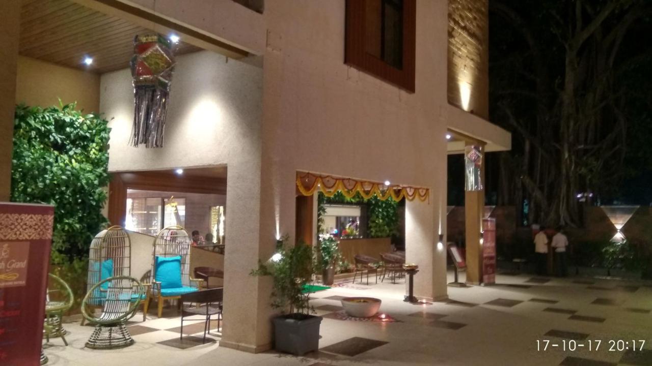 Hotel Reyansh Grand Boisar Extérieur photo